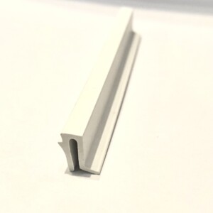 Screen retainer clip