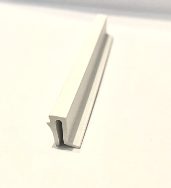 Screen retainer clip